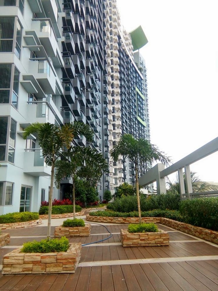 Cubao ManhattanHeights Unit 5H Tower C