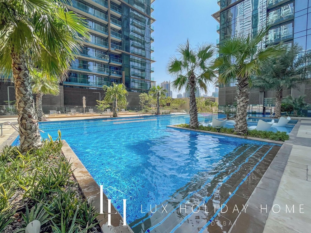 LUX The Marina Gate Sea View Suite 2