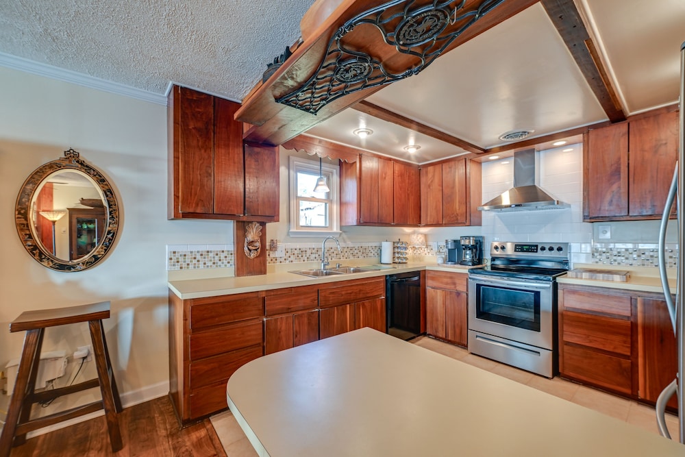 Charming Ohio River Home With Water Views & Porch! view 5