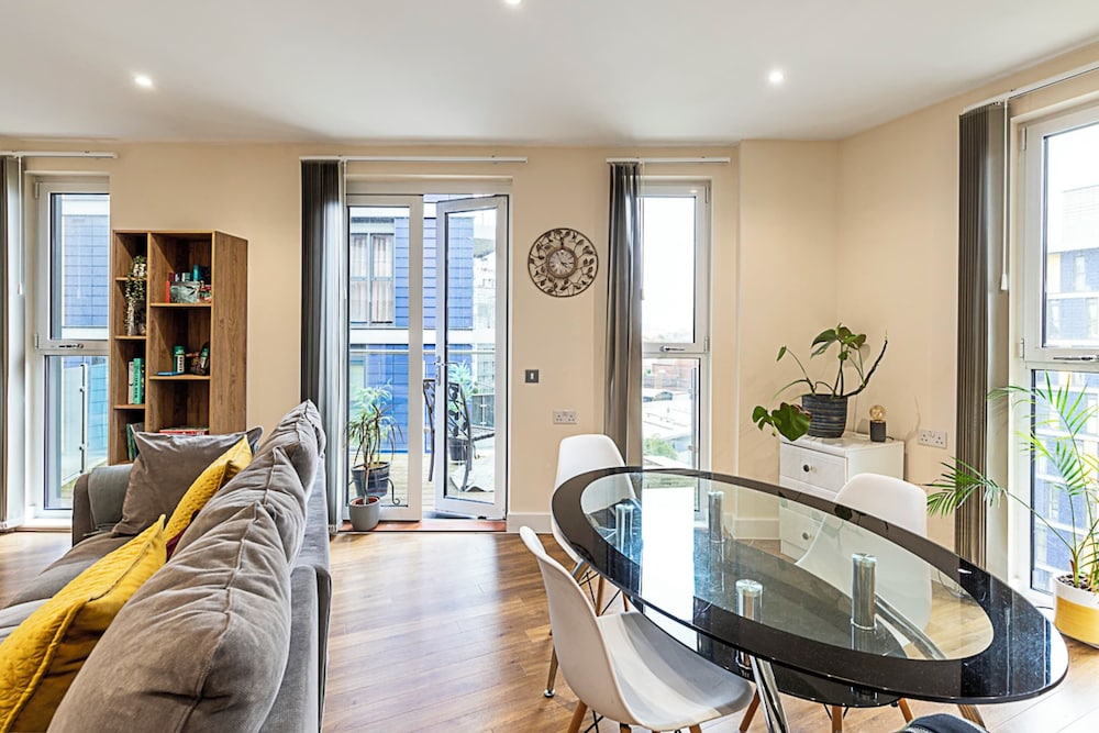 Vibrant London Canal Apartment