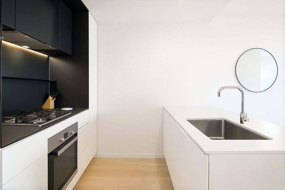 South Yarra Stay With Balcony Views