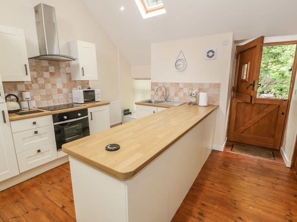 Hendoll Cottage 2 view 5