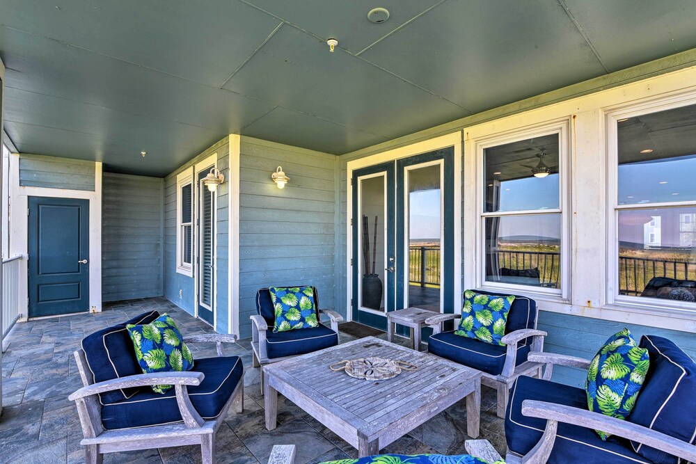 Gulf View + Beach Access: Galveston Resort Condo! view 2