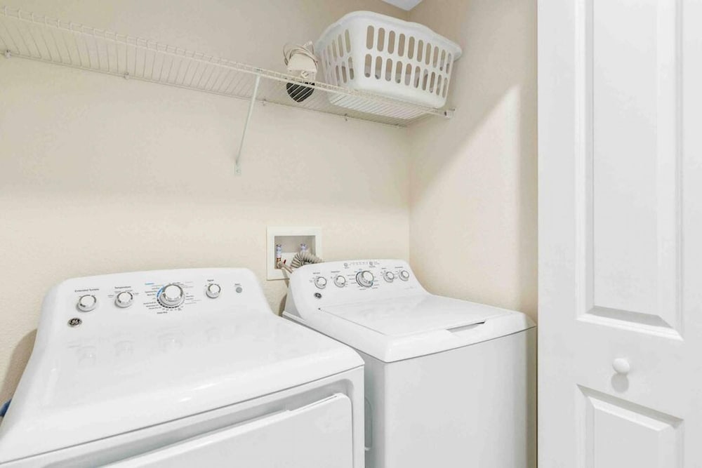 Super Dope- FUN Electric Home W Pool Amenities