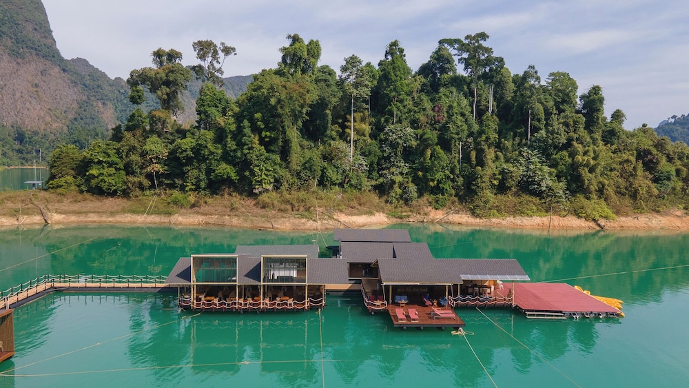 360 issara Floating Resort