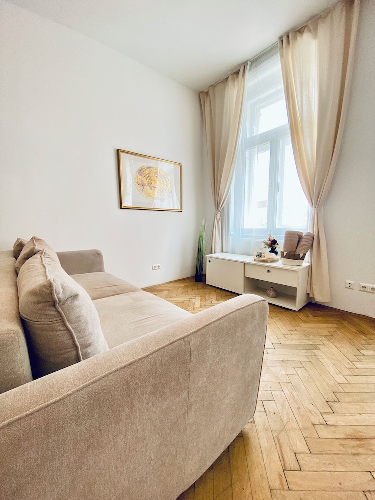 Affordable 2BR Apt For 6 Near Stadthalle