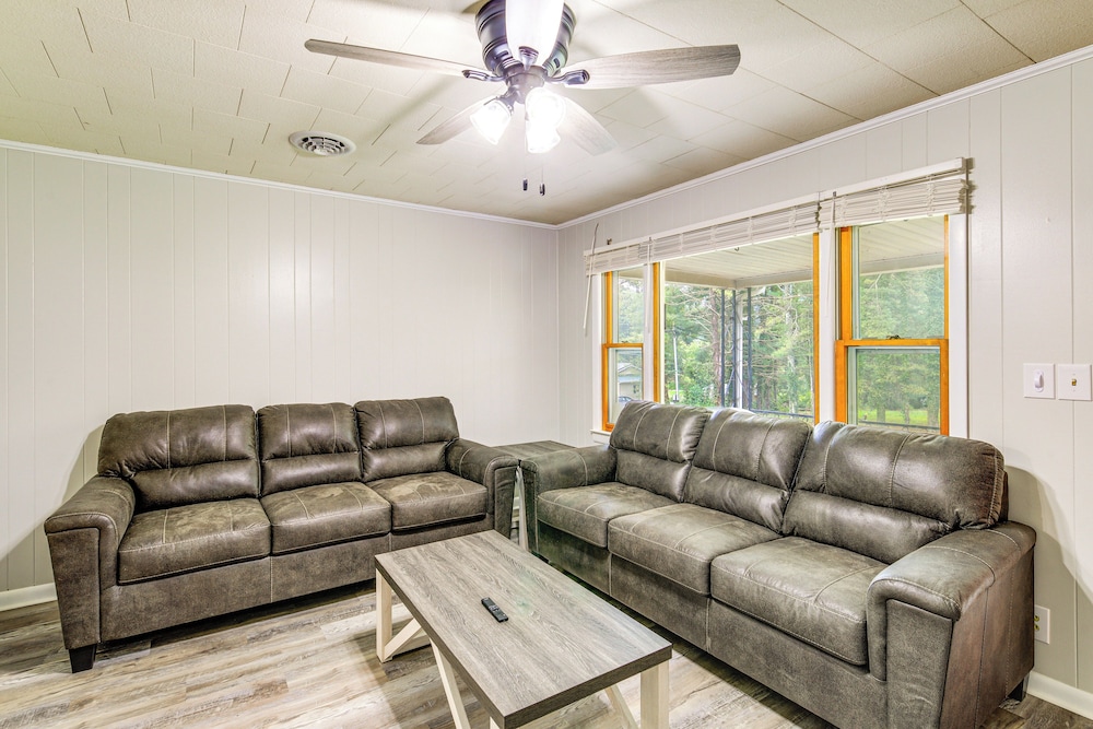1 Mi to Virginia Creeper Trail: Serene Family Home
