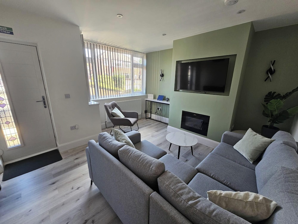 House - Sleeps 4 - Parking - Garden - City Centre