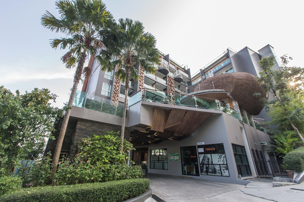 Emerald 702 - Triplex Penthouse With Stunning View