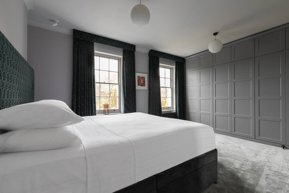 New Kent Road by Onefinestay
