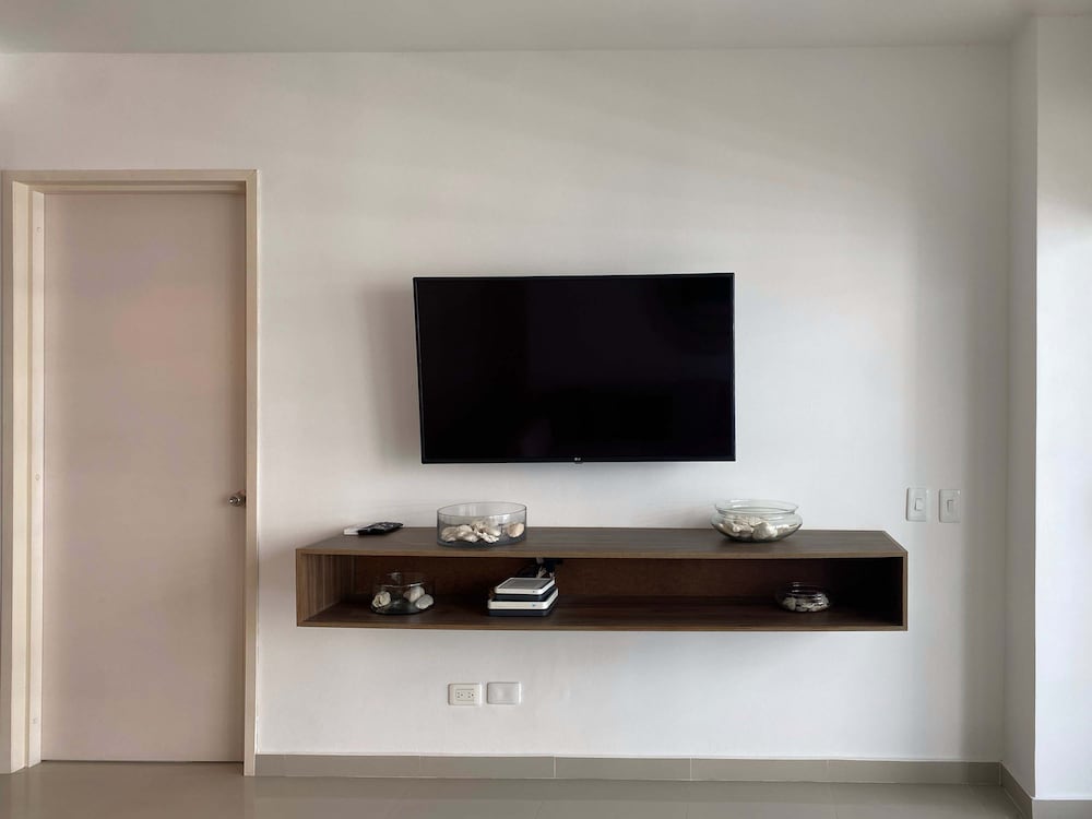 w Impeccable 2BR w Charming Balcony in CTG