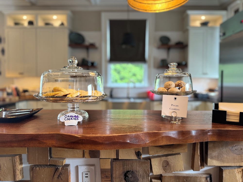 Pandora's Manor Bed & Breakfast