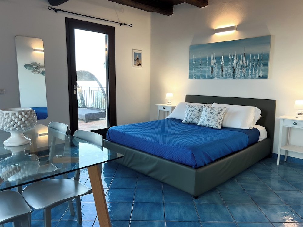 Stunning Tower, With Infinity Pool in Sicily photo 4