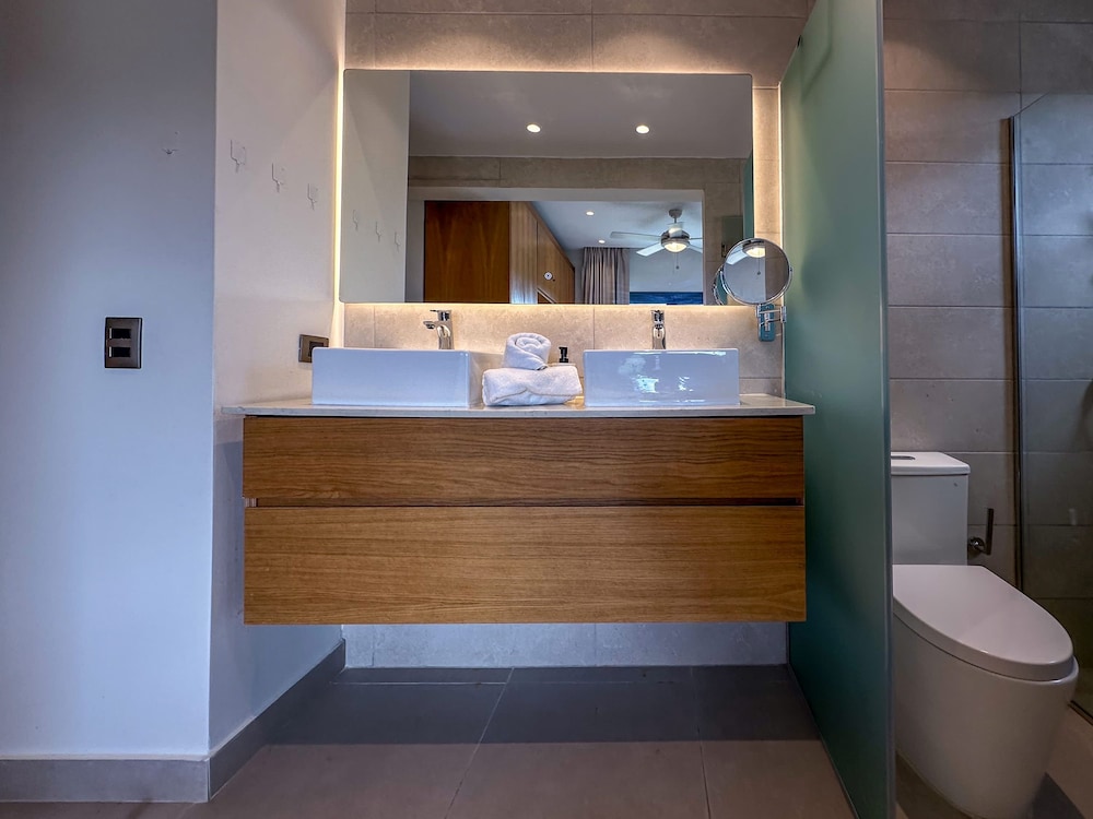 Fantastic new Golf View Apartment