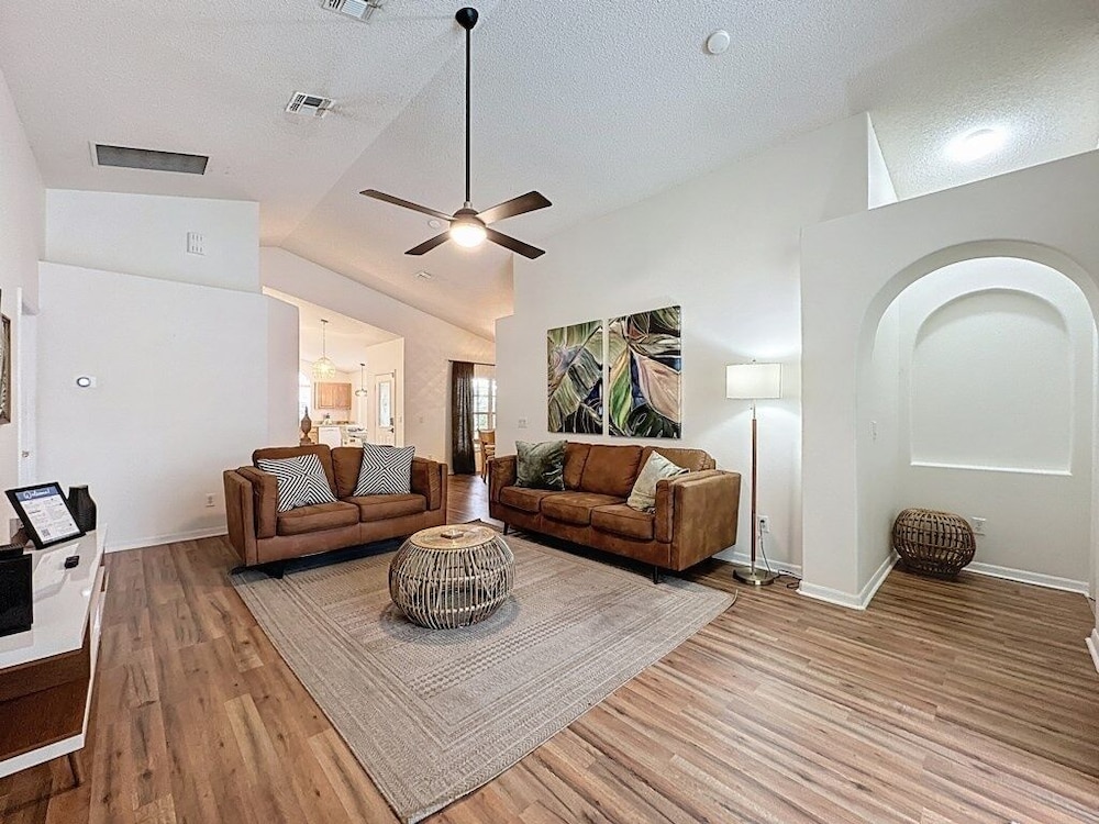 Incredible 4 Bed Pool/spa Home, Minutes To Disney 4 Bedroom Villa