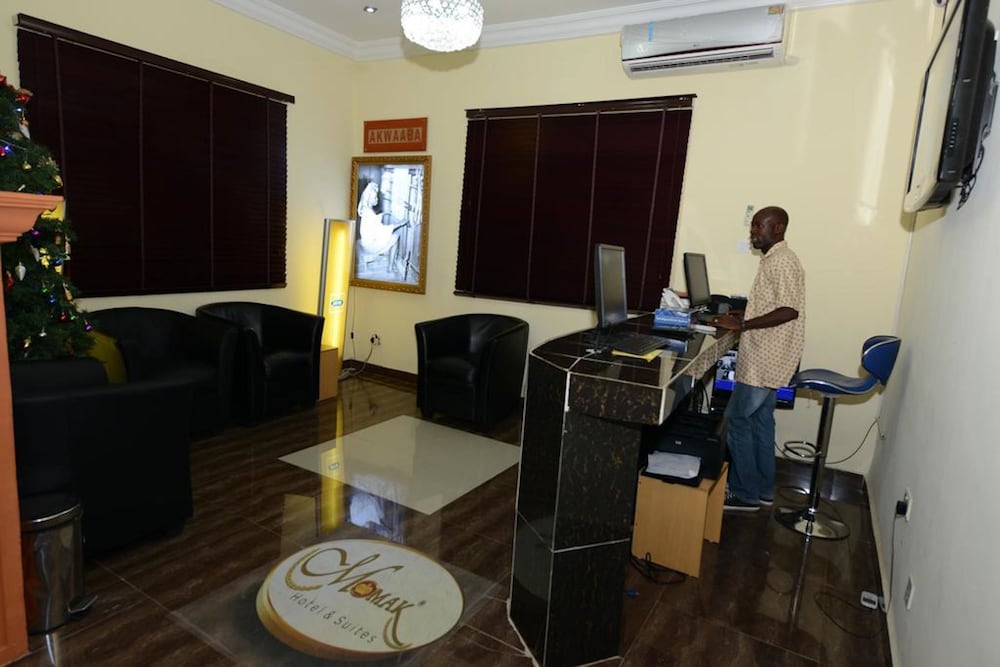 Momak 1 Hotel & Suites