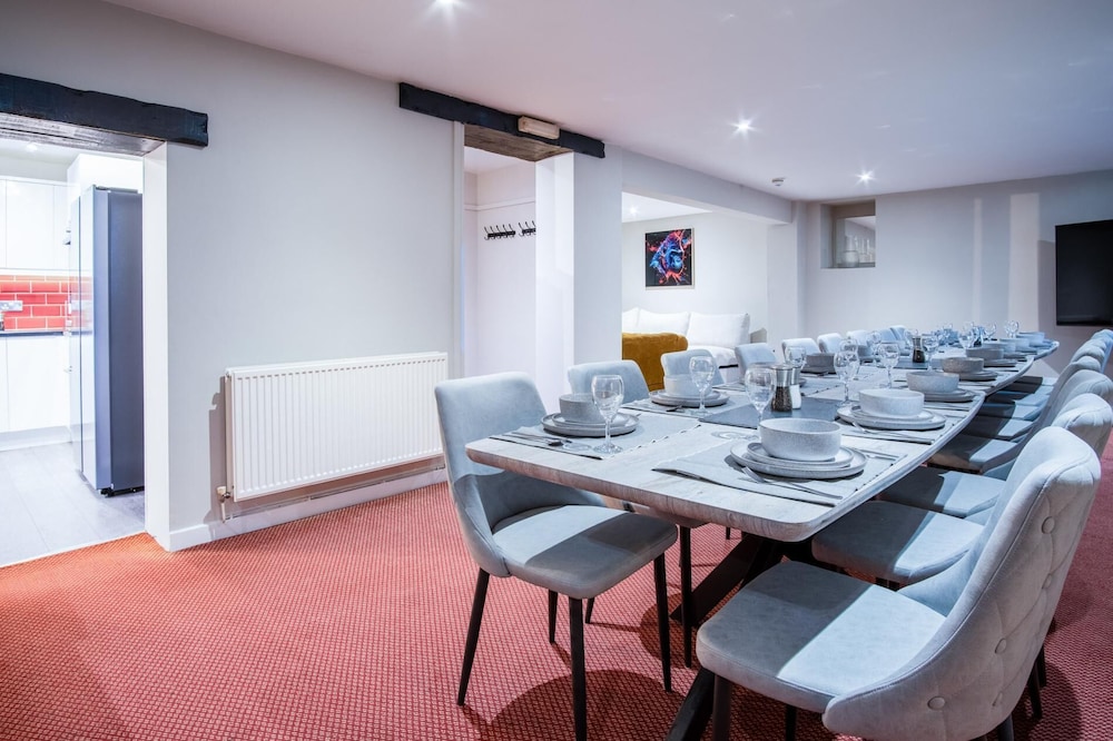 The Lanterns - 9 Bedroom - Sleeps 17 - Saundersfoot Village Centre