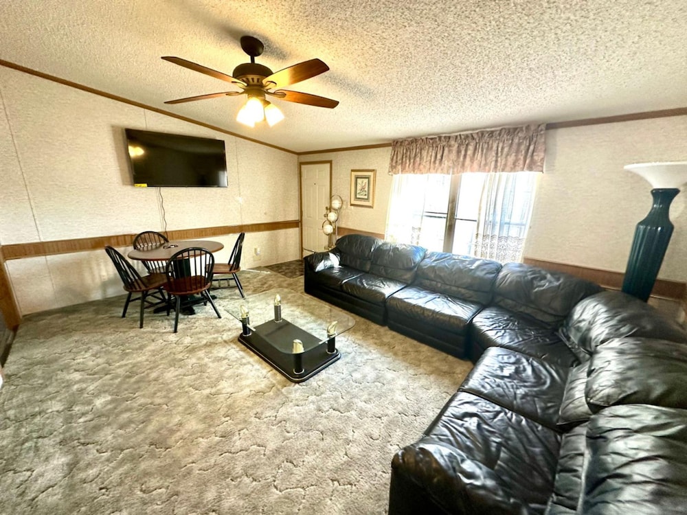Secluded Lodge Farm Views 50 Acres Wifi