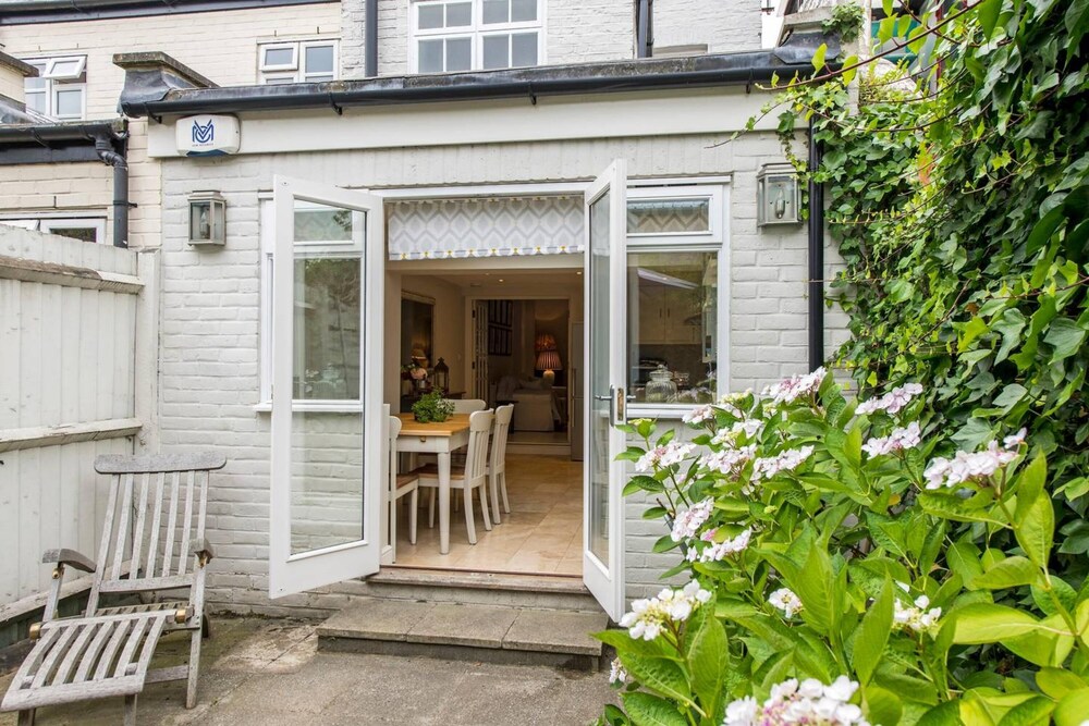 Delightful 2-bed Home Fulham