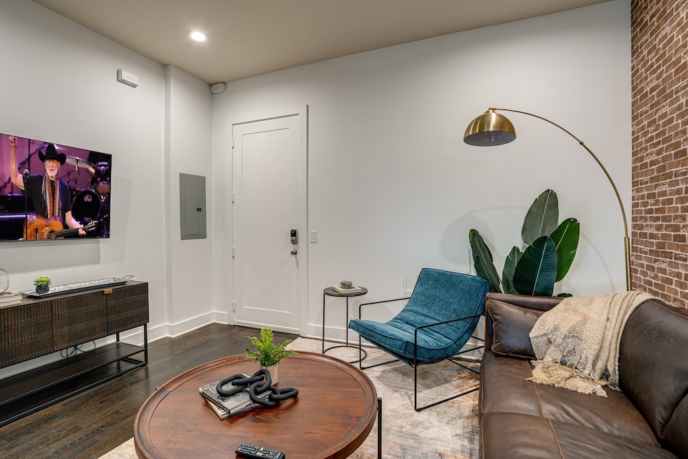 Lofts At 30th - Urban Lodge - Mins to Broadway!