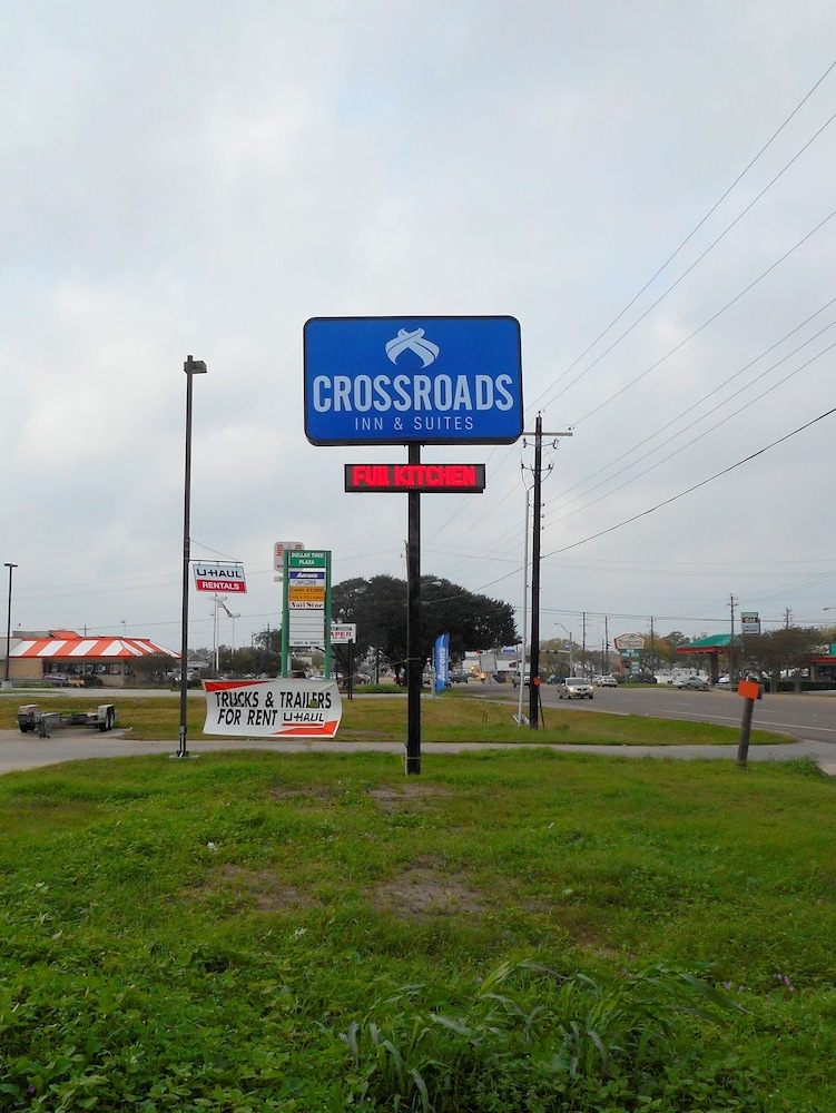 Crossroads Inn & Suites