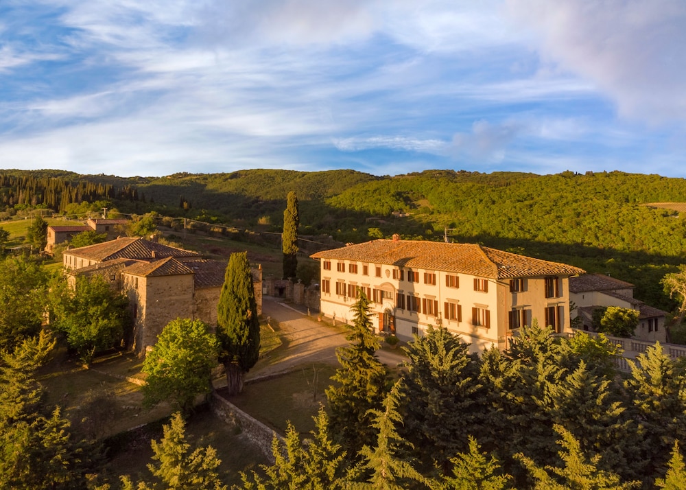 Hotel Casafrassi Wine Resort - Image 1