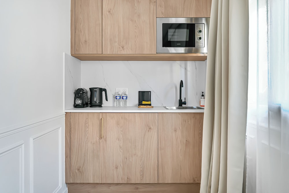 JIJI Suites