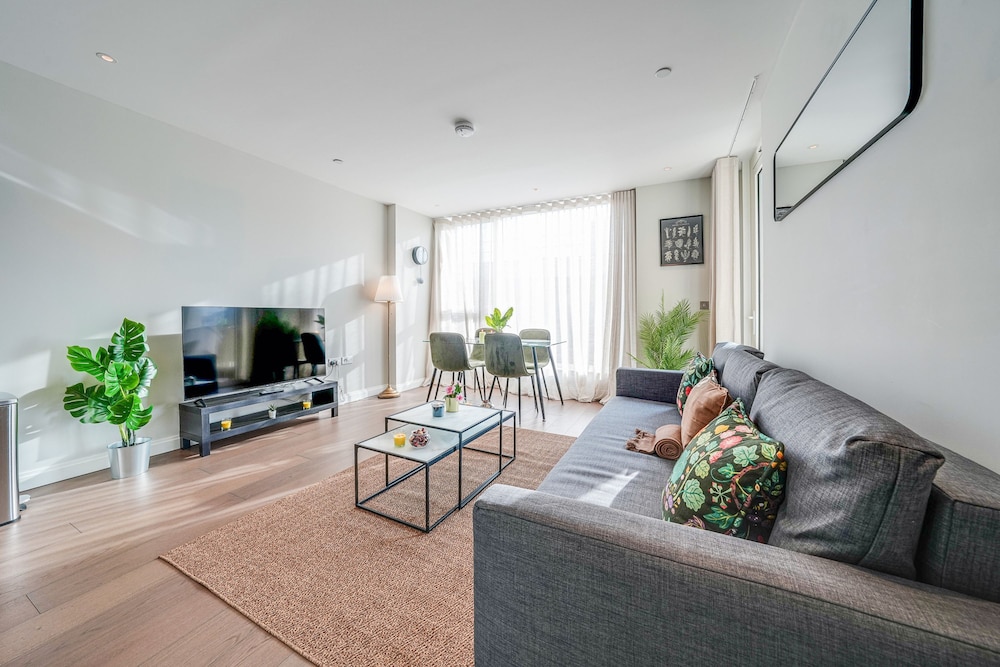 Central London Stay in Vauxhall With Balcony