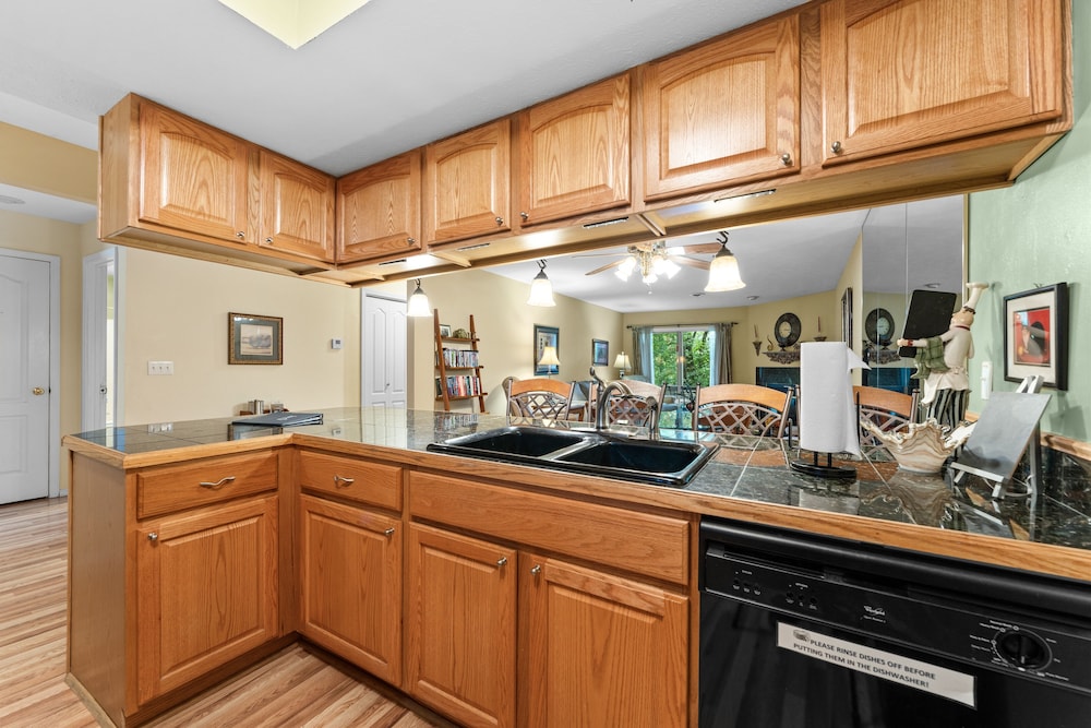 Bluffs Oasis 2 Bedroom Condo by RedAwning