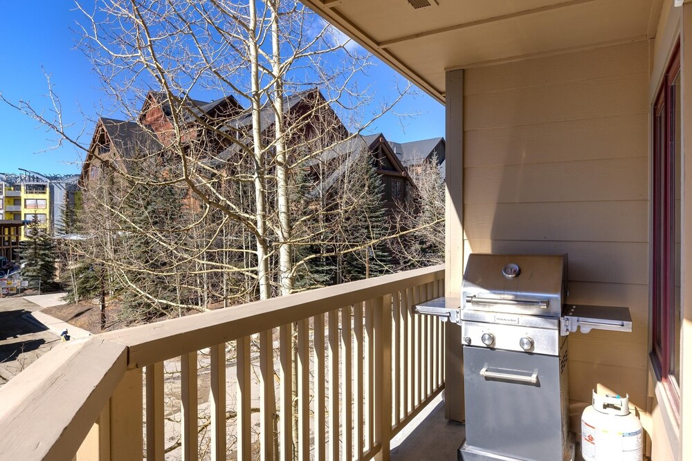 2241 Red Hawk Lodge 2 Bedroom Condo by RedAwning view 4