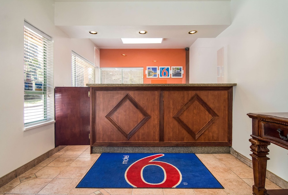 Motel 6 Surrey, BC