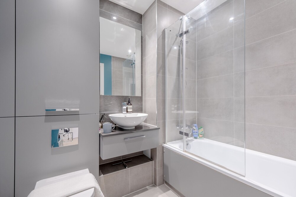 Light & Spacious 1bedroom Flat With Balcony - Mile End
