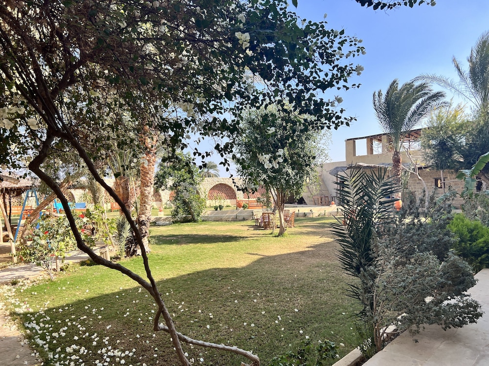Zad Elmosafer Guest House