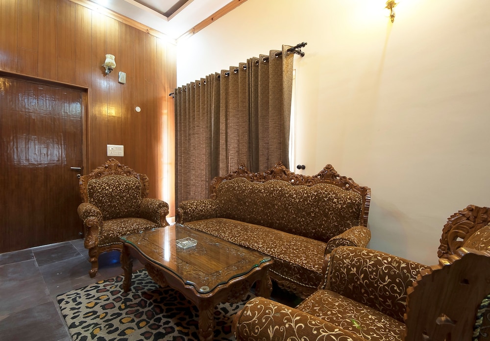 Tuskar's Riverside Resort