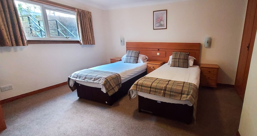 Loch Rannoch Highland Club Red Squirrel Lodge 03