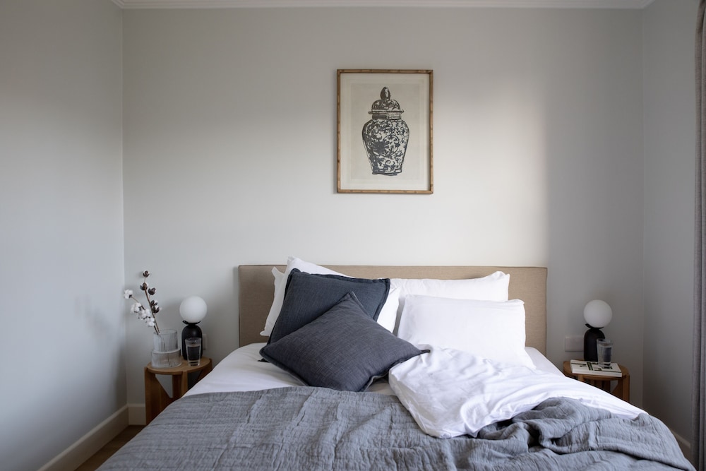 Gulaid House Knightsbridge by Bob W London
