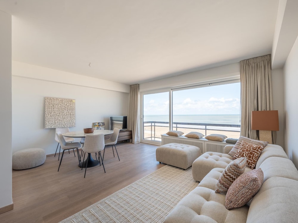 Stylish Zeedijk Sea Escape