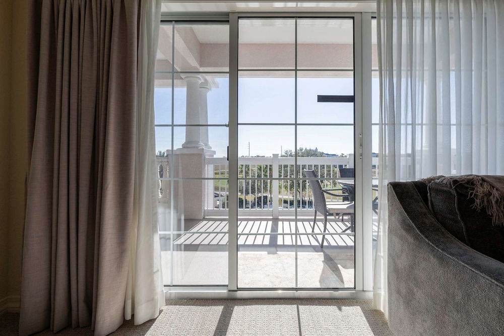 3BR Family Apartment for 8 Peaceful Residential Retreat