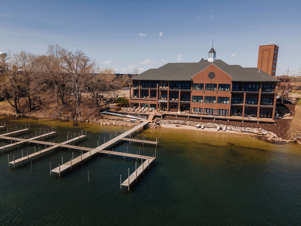 The Shoreline Hotel