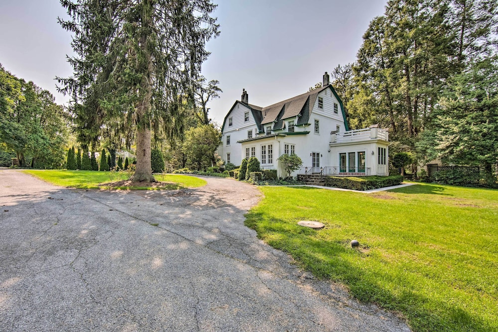 3-acre Property: Charming Dutch Country Colonial view 4