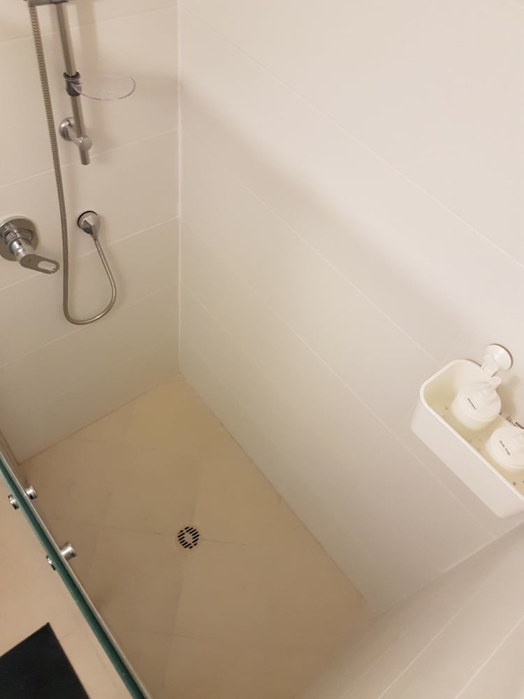 Private Bed and Bathroom in Netanya