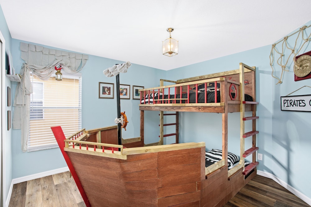 Dazzling 7BR Villa with Pool & Game Room