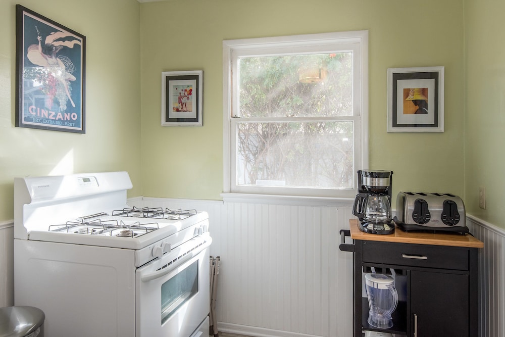 Ventura Vacations - Ventura Beach Cottage - Property Image 12