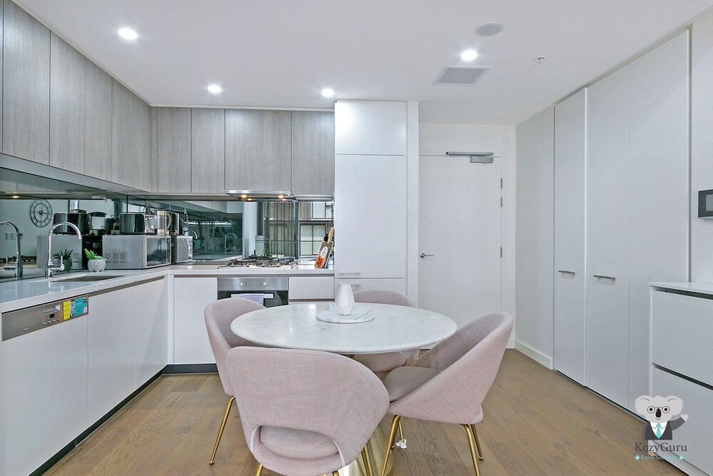 Kozyguru | Zetland | High Level 2Bed Apt & Parking