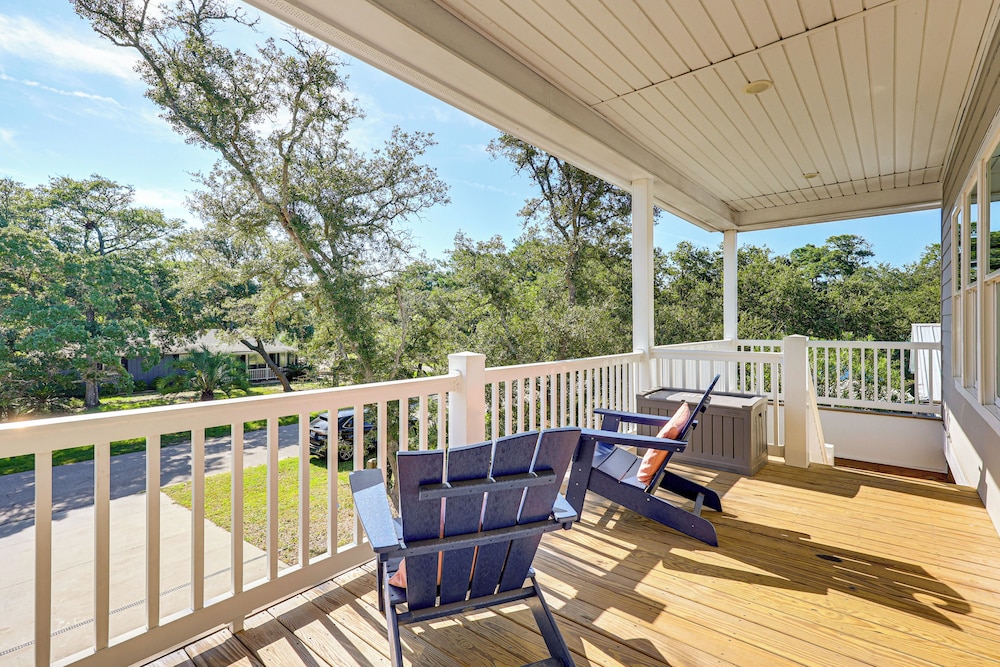 < 1 Mi to Beach: Home w/ Pool in Oak Island!