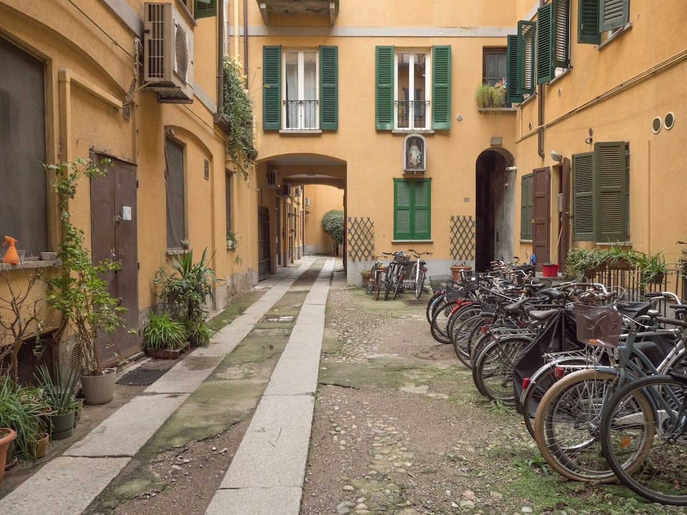 Isola-Garibaldi newly renovated 1 br by Rentopolis