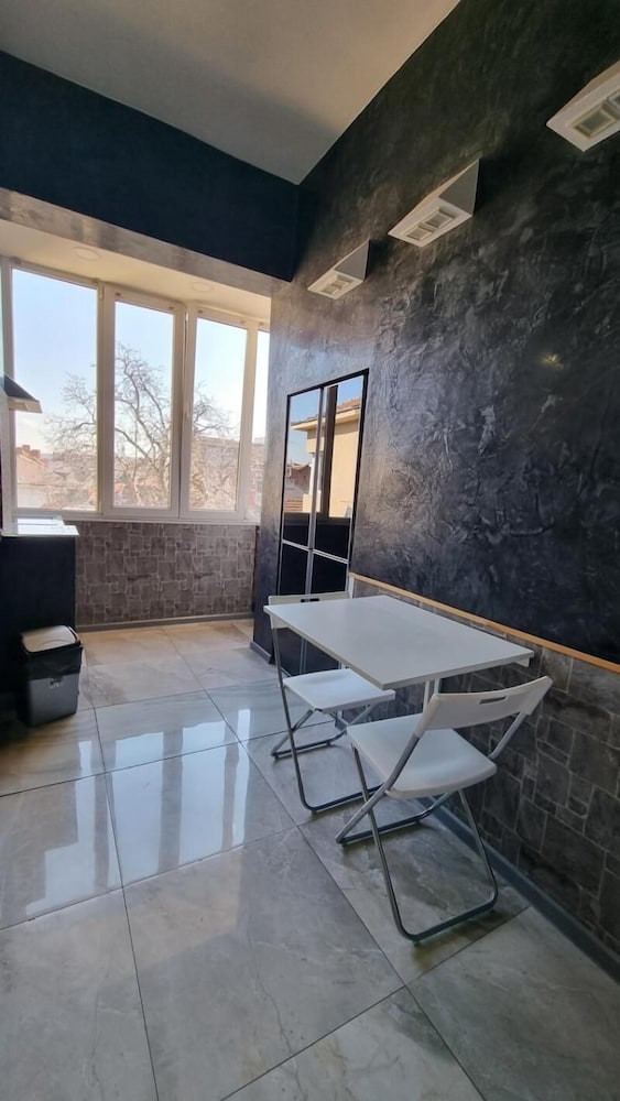 Central Apartment Shishman