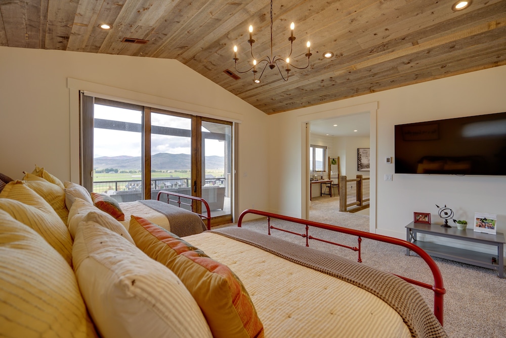 Resort-style Home in Kamas ~ 18 Mi to Park City! view 3