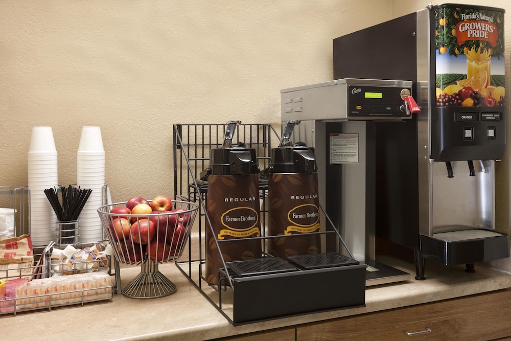 Super 8 by Wyndham Pulaski - Property Image 11