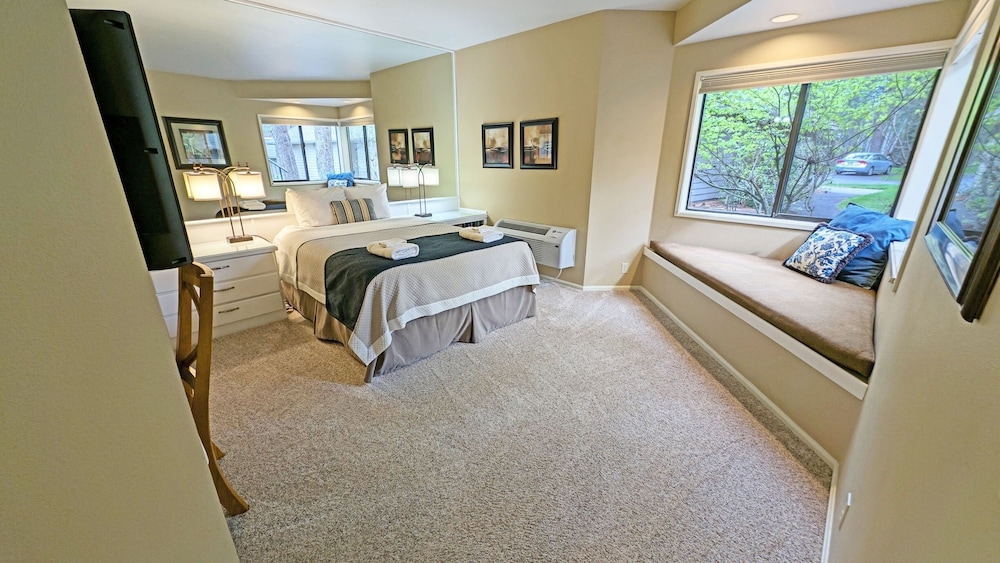 Mt Bachelor Village 332 2 Bedroom Condo